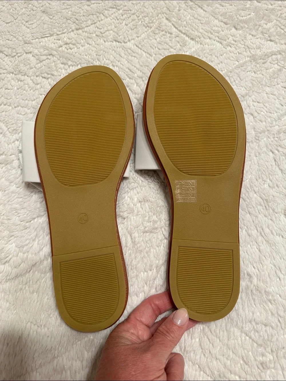 New White Bow Slide Sandals on Brown Footbed. Size 9